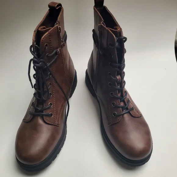 Boot - Picture 5 of 6